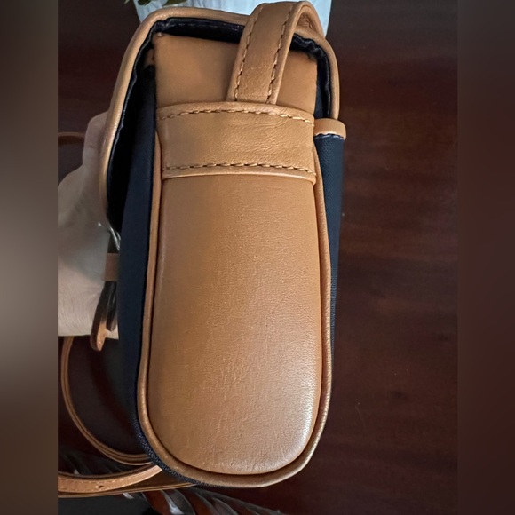 EUC Authentic Courrēges Paris Crossbody includes dust bag - Picture 5 of 10